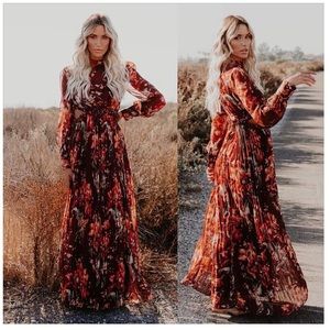 NWOT VICI Weeping Willow Pleated Cut Out Maxi Dress Small